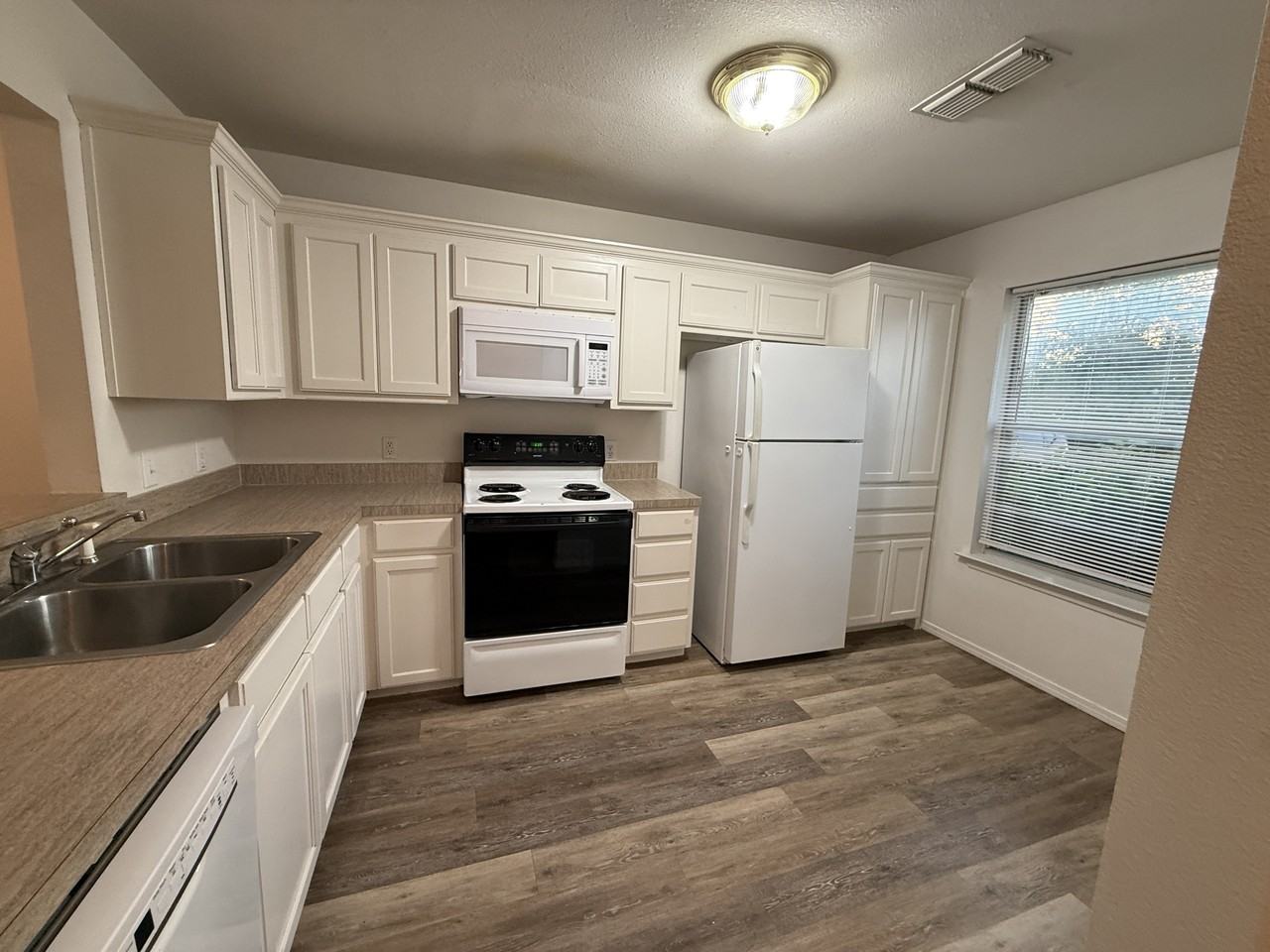 107 S 1st St #1 - Photo 4 of 15