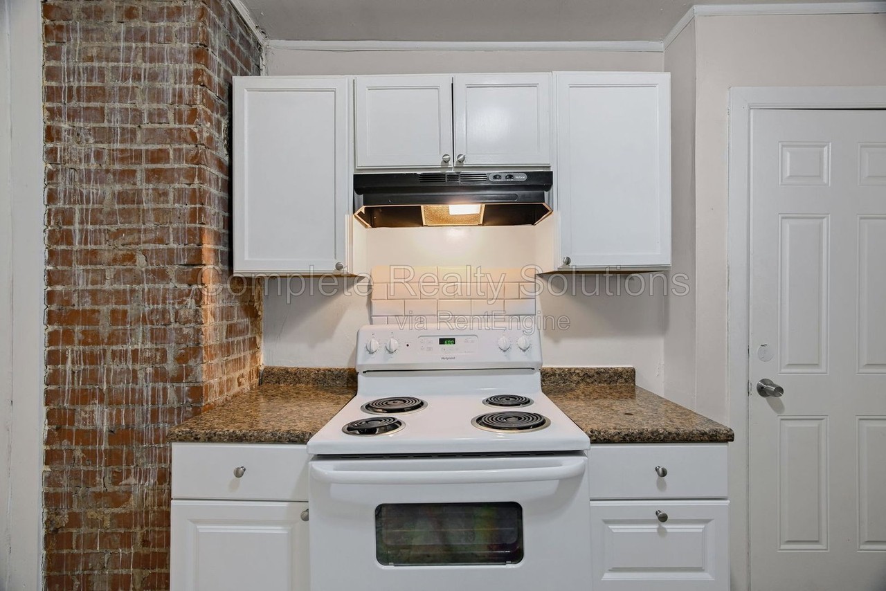 449 S Dade Ave - Photo 3 of 40