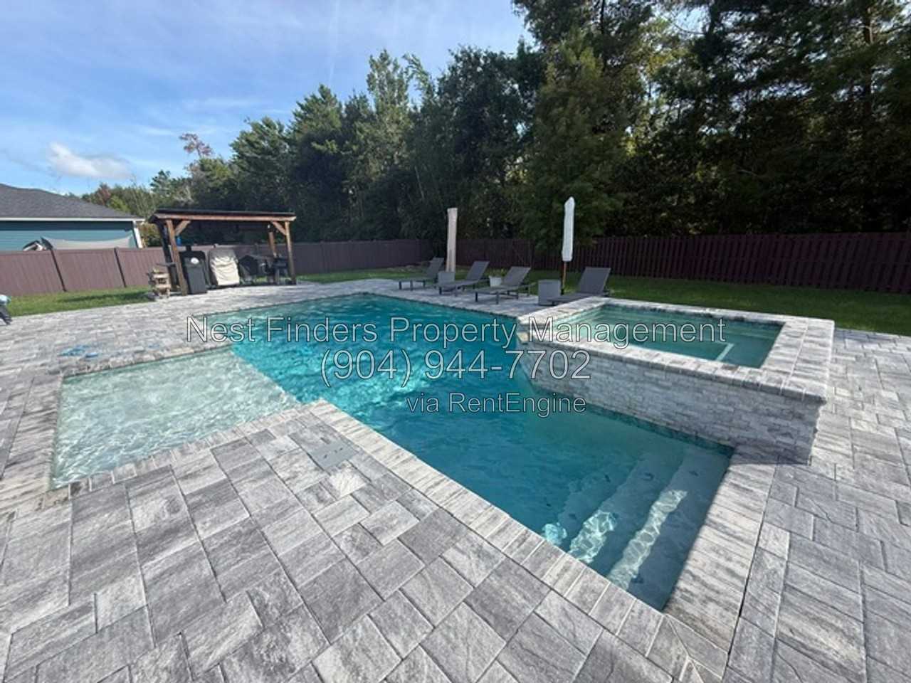 300 N Shadowwood Dr