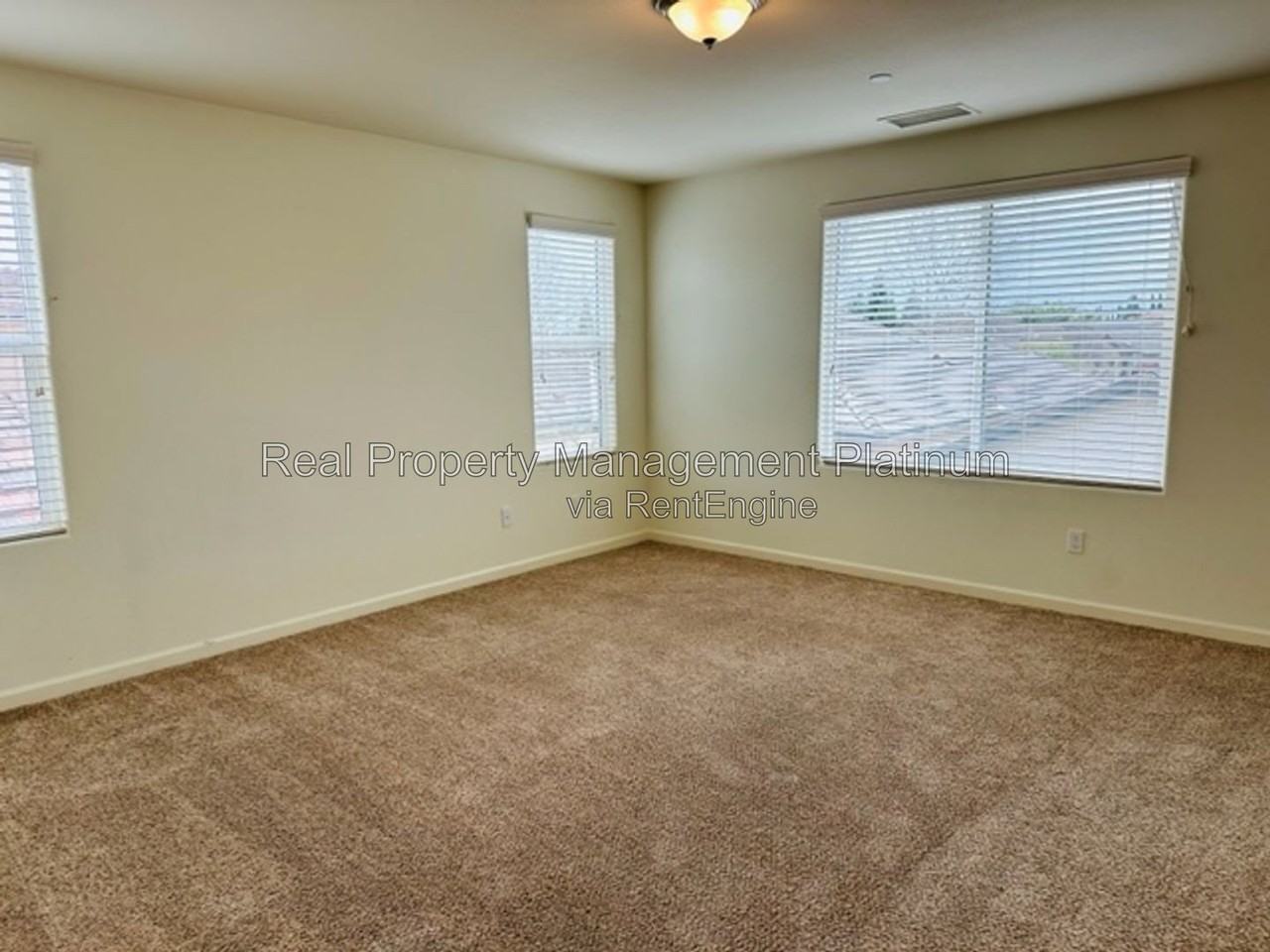 2430 Lombard Ln - Photo 5 of 28