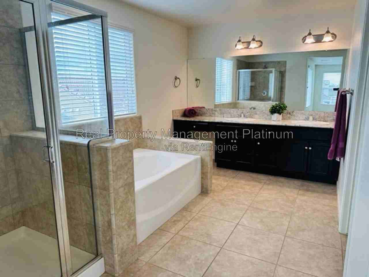 2430 Lombard Ln - Photo 6 of 28