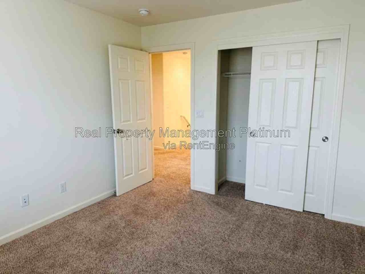 2430 Lombard Ln - Photo 7 of 28