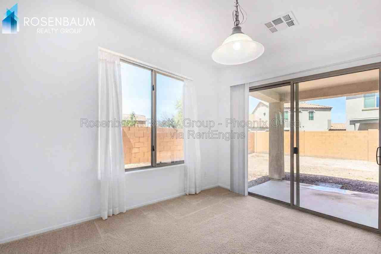 802 W Fairlane Ct - Photo 6 of 14