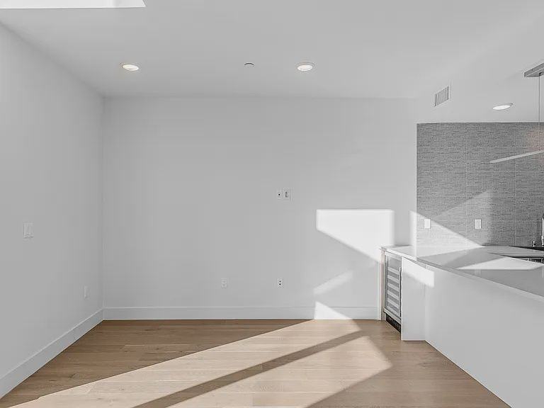 2000 N Beachwood Dr #101 - Photo 6 of 50