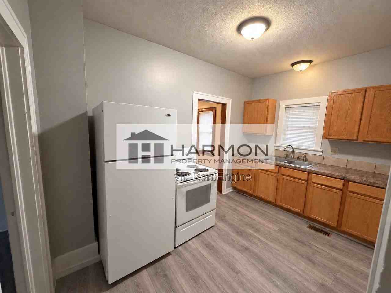 253 N Dodge Ave - Photo 5 of 9