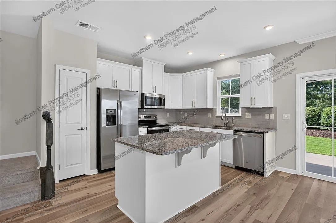 115 Roundtree Dr - Photo 3 of 36