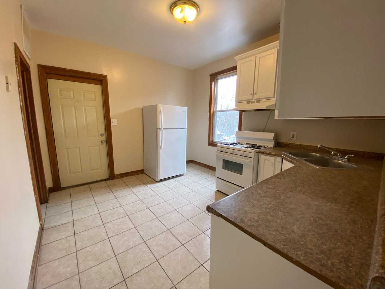 5619 S Wood St - Photo 6 of 36