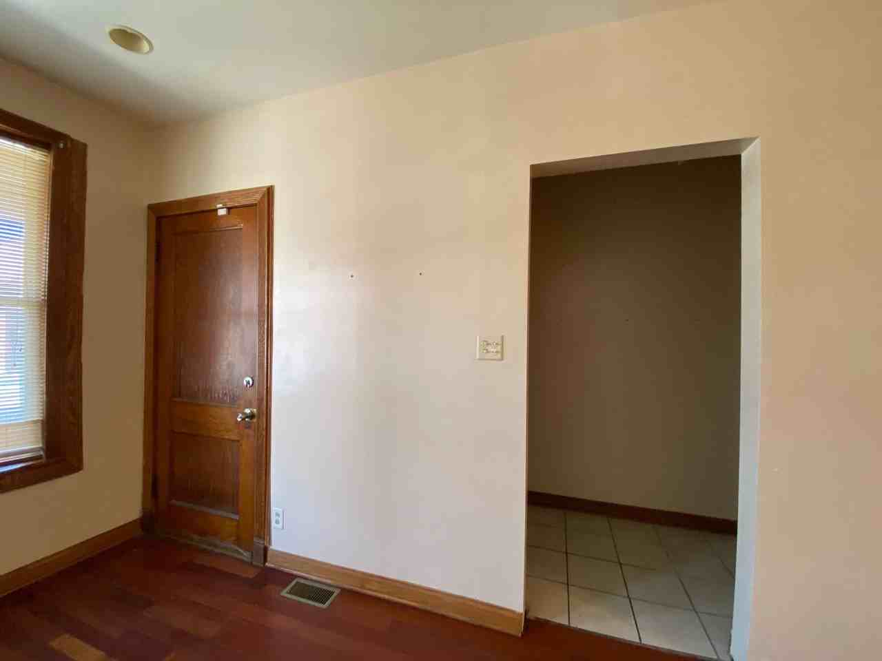 5619 S Wood St - Photo 7 of 36