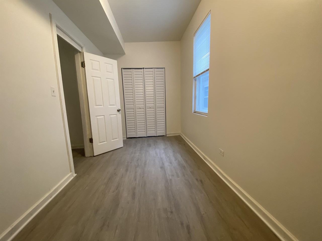 4450 S Wood St - Photo 3 of 16