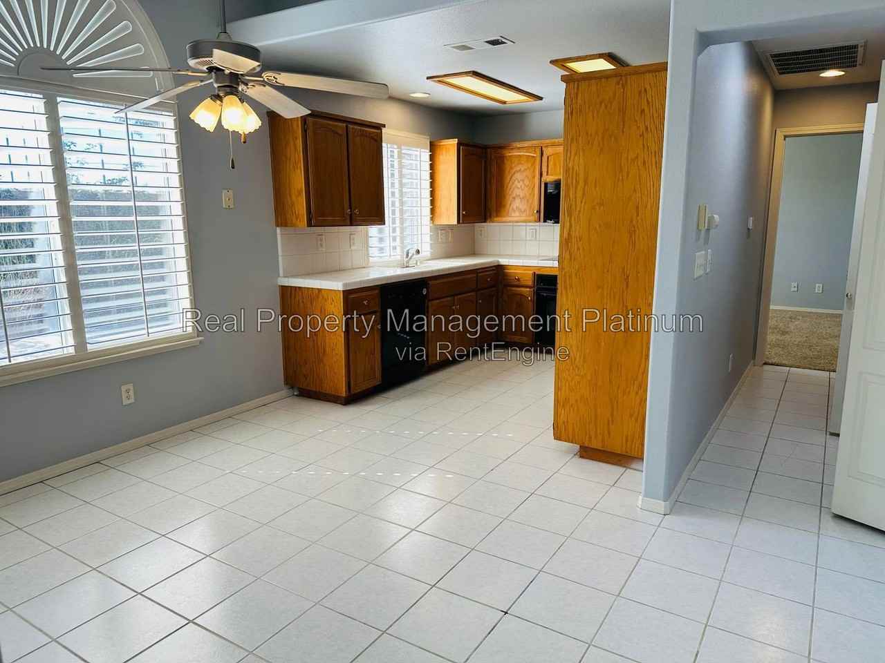 130 N Gayle Ave - Photo 4 of 16