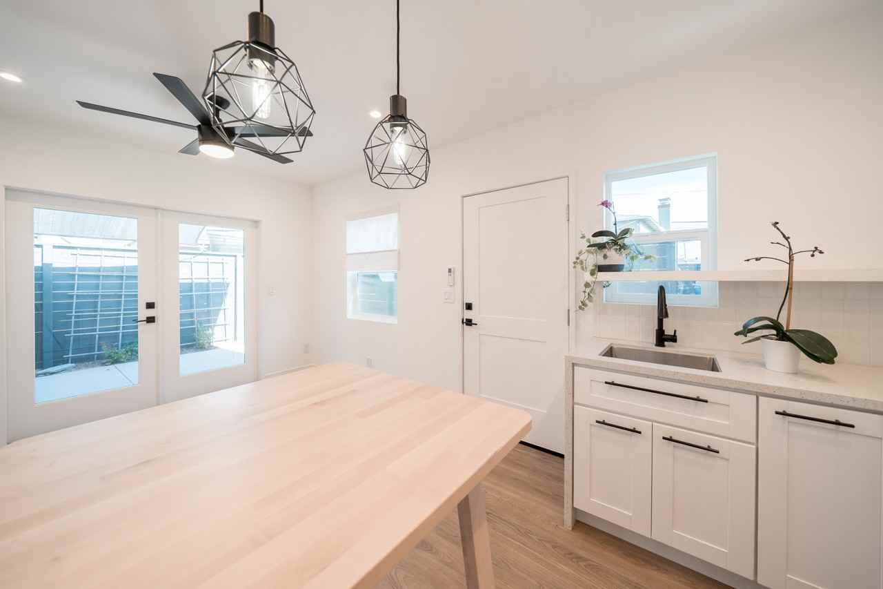 2540 1/2 Commonwealth Ave - Photo 3 of 27
