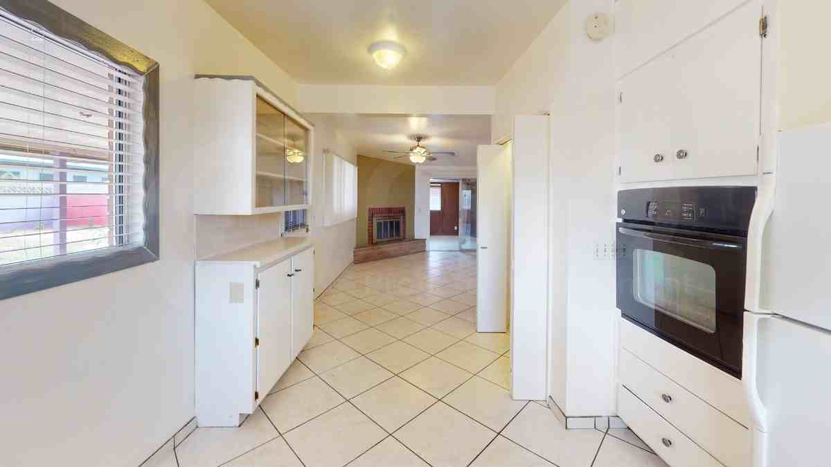 1418 N Desmond Ave - Photo 4 of 22