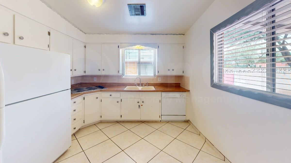 1418 N Desmond Ave - Photo 5 of 22