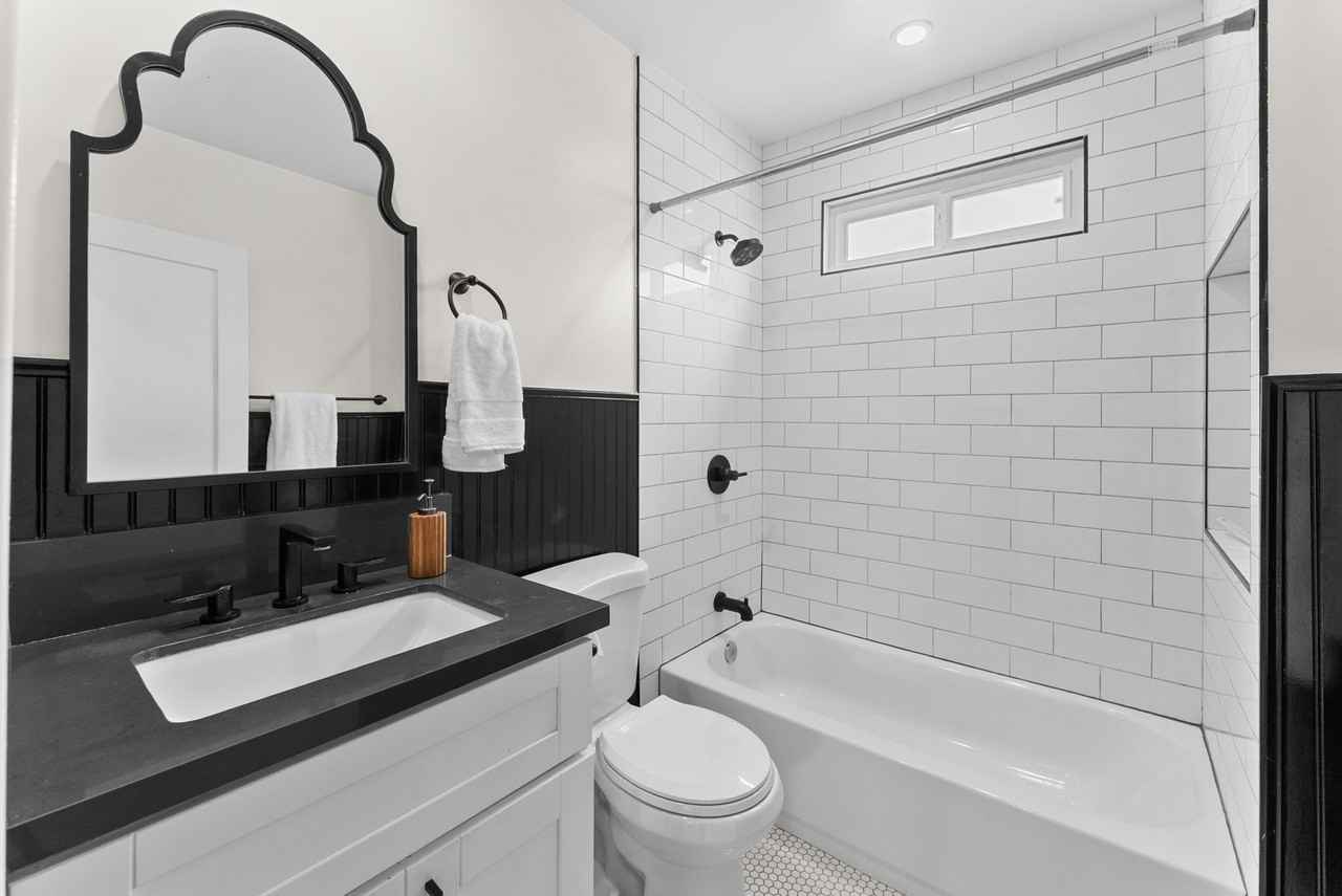 2552 B St - Photo 3 of 22
