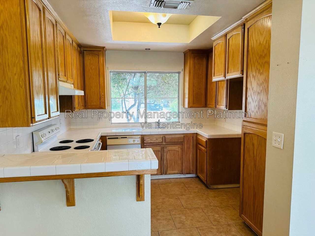 4274 W Weldon Ave - Photo 2 of 18