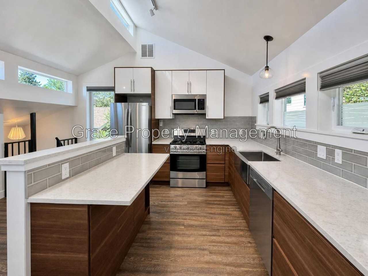 4472 Newton St - Photo 3 of 18