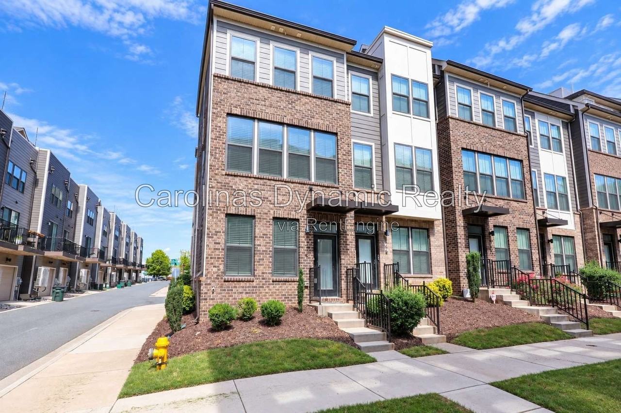 1226 Gleason Way