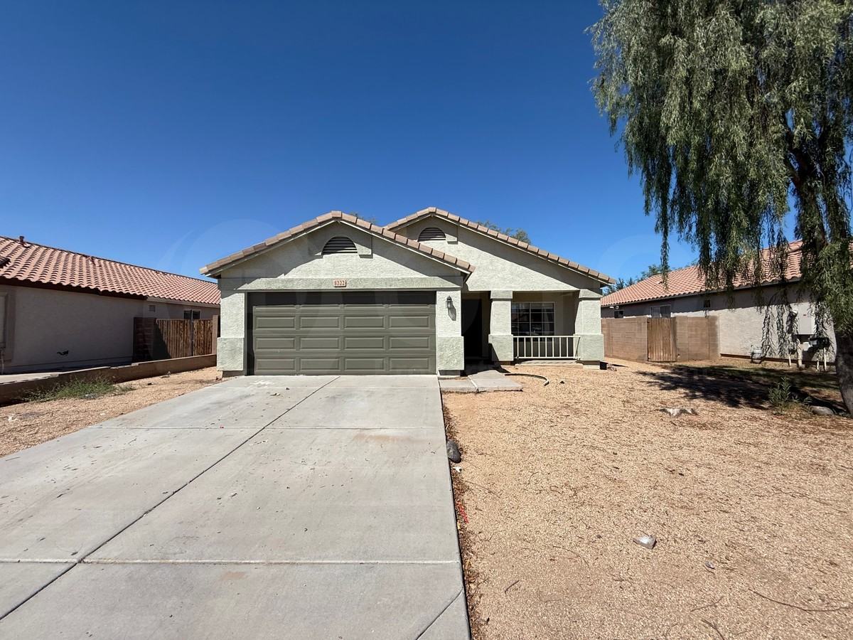 8222 W Pima St - Photo 5 of 38
