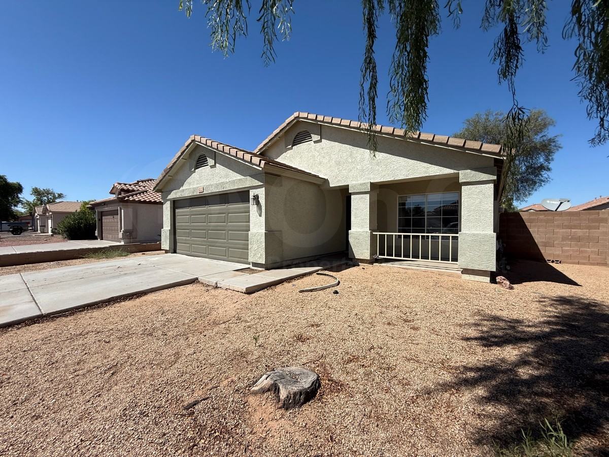 8222 W Pima St - Photo 6 of 38
