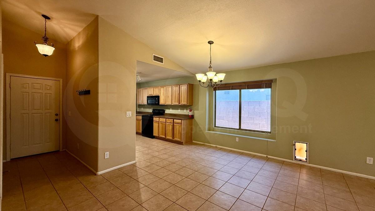 2222 W Mark Ln - Photo 7 of 24