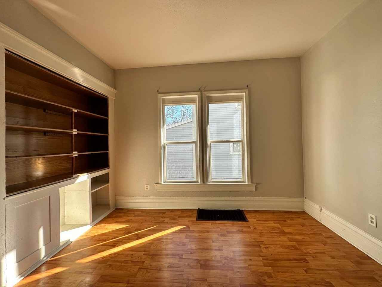 45 Mckinley Ave S - Photo 7 of 15