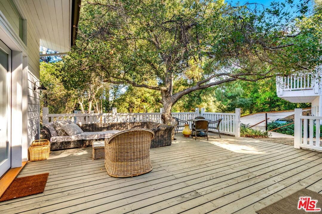 9669 Oak Pass Rd - Photo 7 of 40