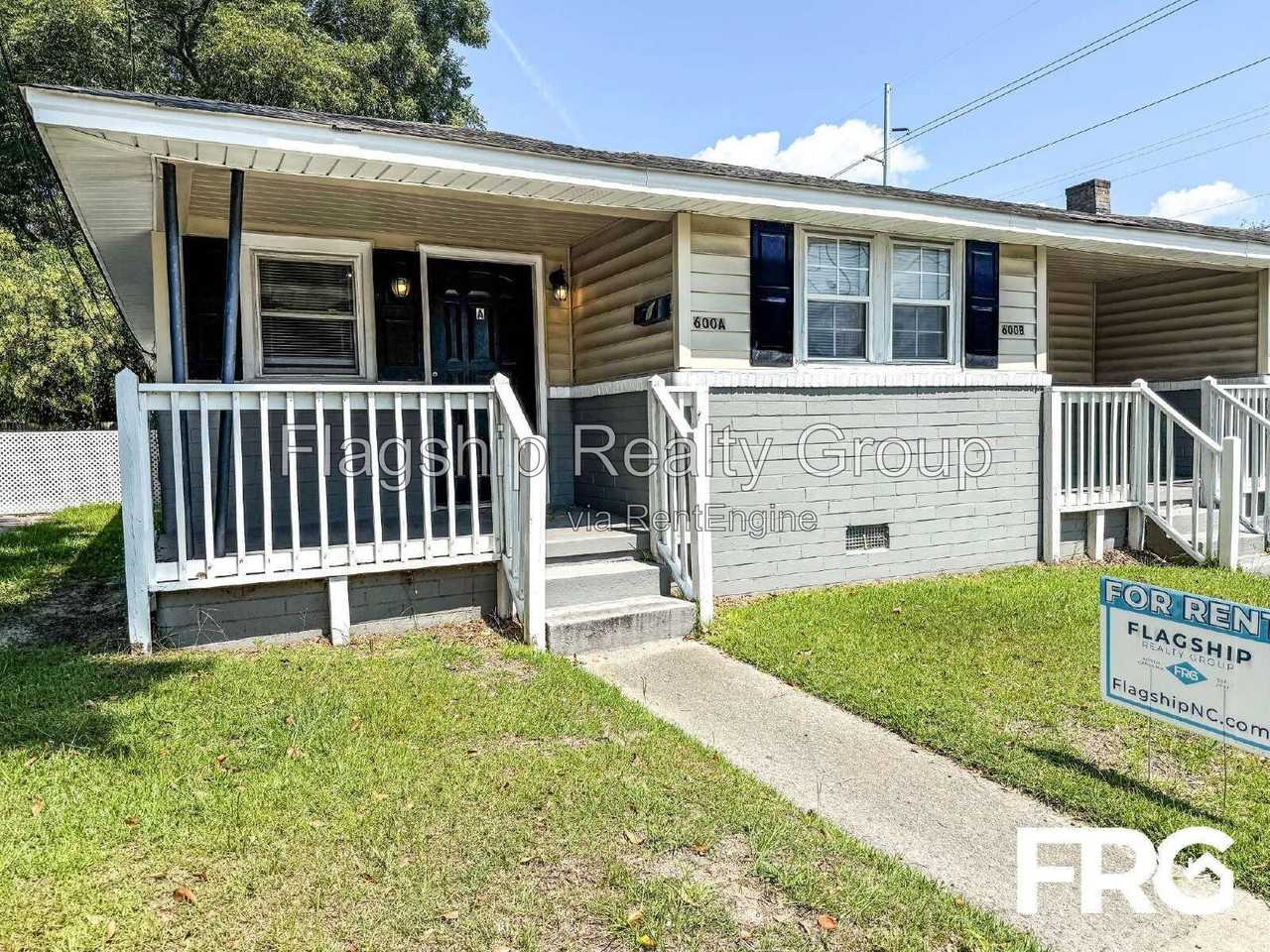 600 Howell St #A - Photo 2 of 34