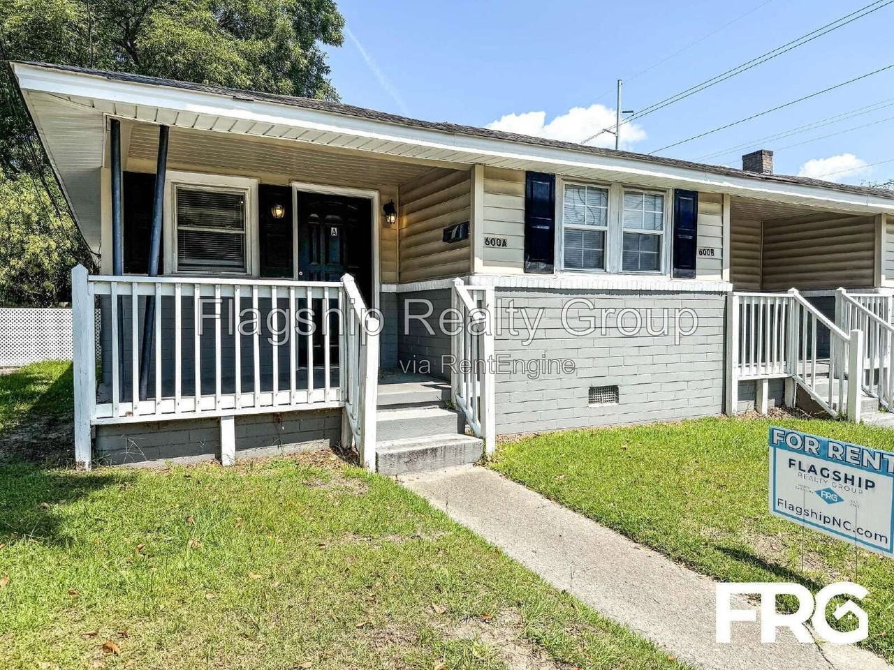 600 Howell St #A - Photo 3 of 34
