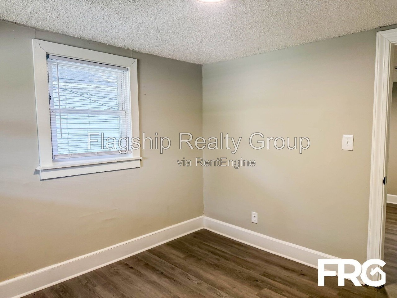 600 Howell St #A - Photo 4 of 34