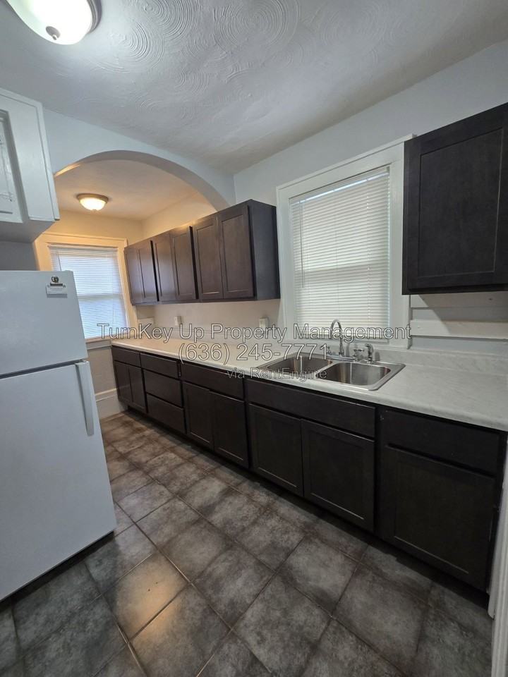 7020 Greenway Ave - Photo 3 of 19