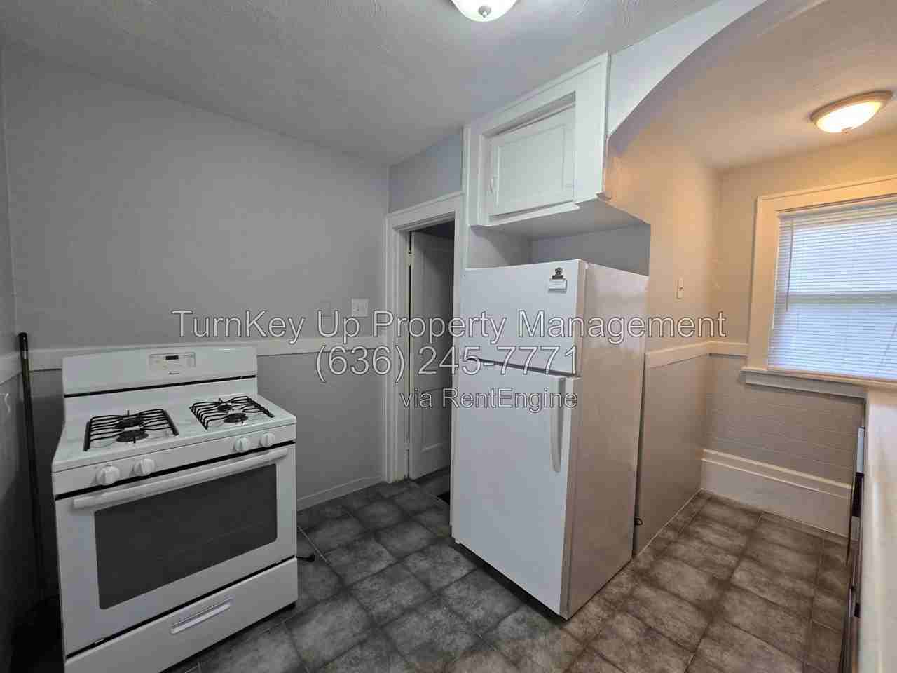 7020 Greenway Ave - Photo 4 of 19