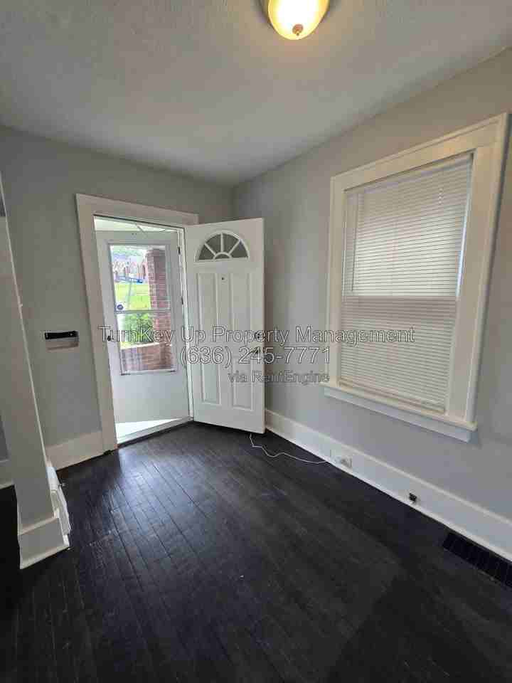 7020 Greenway Ave - Photo 6 of 19