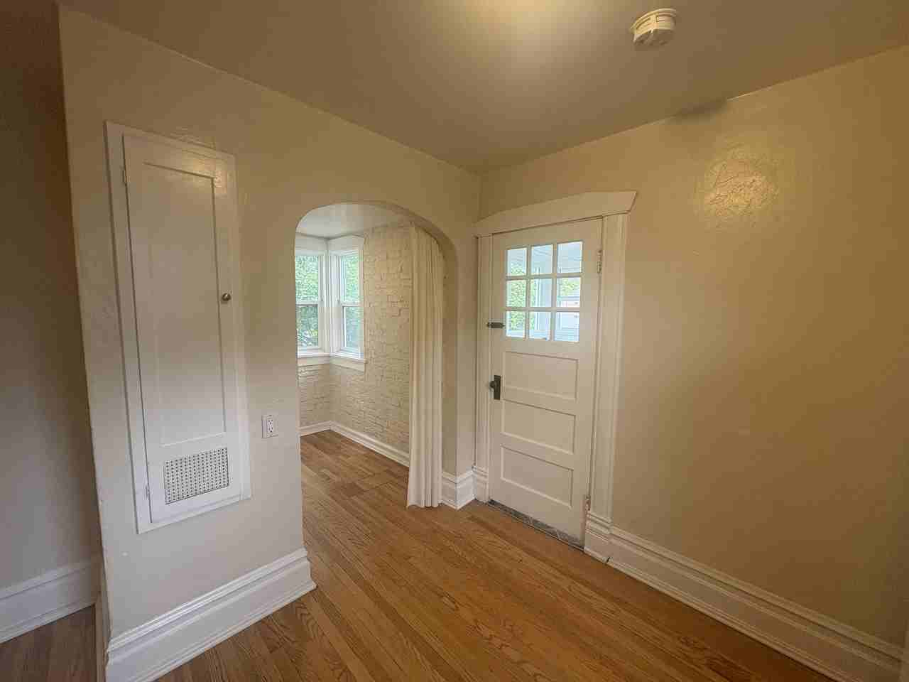 809 Southeast - Photo 5 of 29