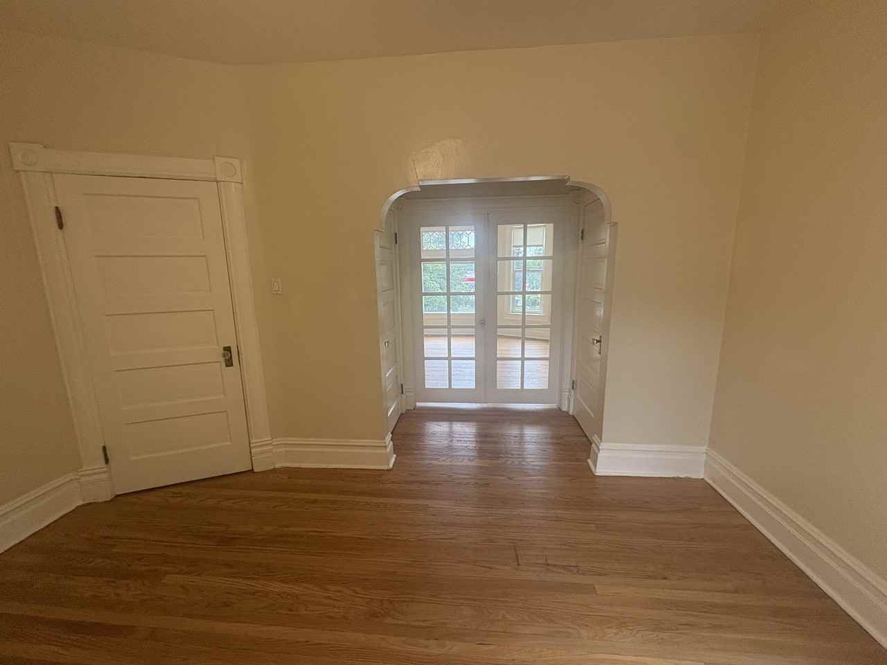 809 Southeast - Photo 3 of 29