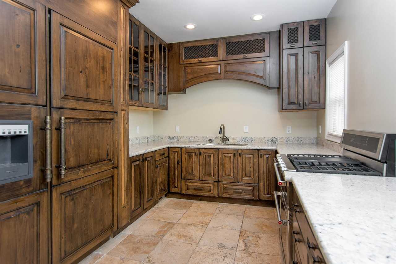 233 E St - Photo 2 of 13