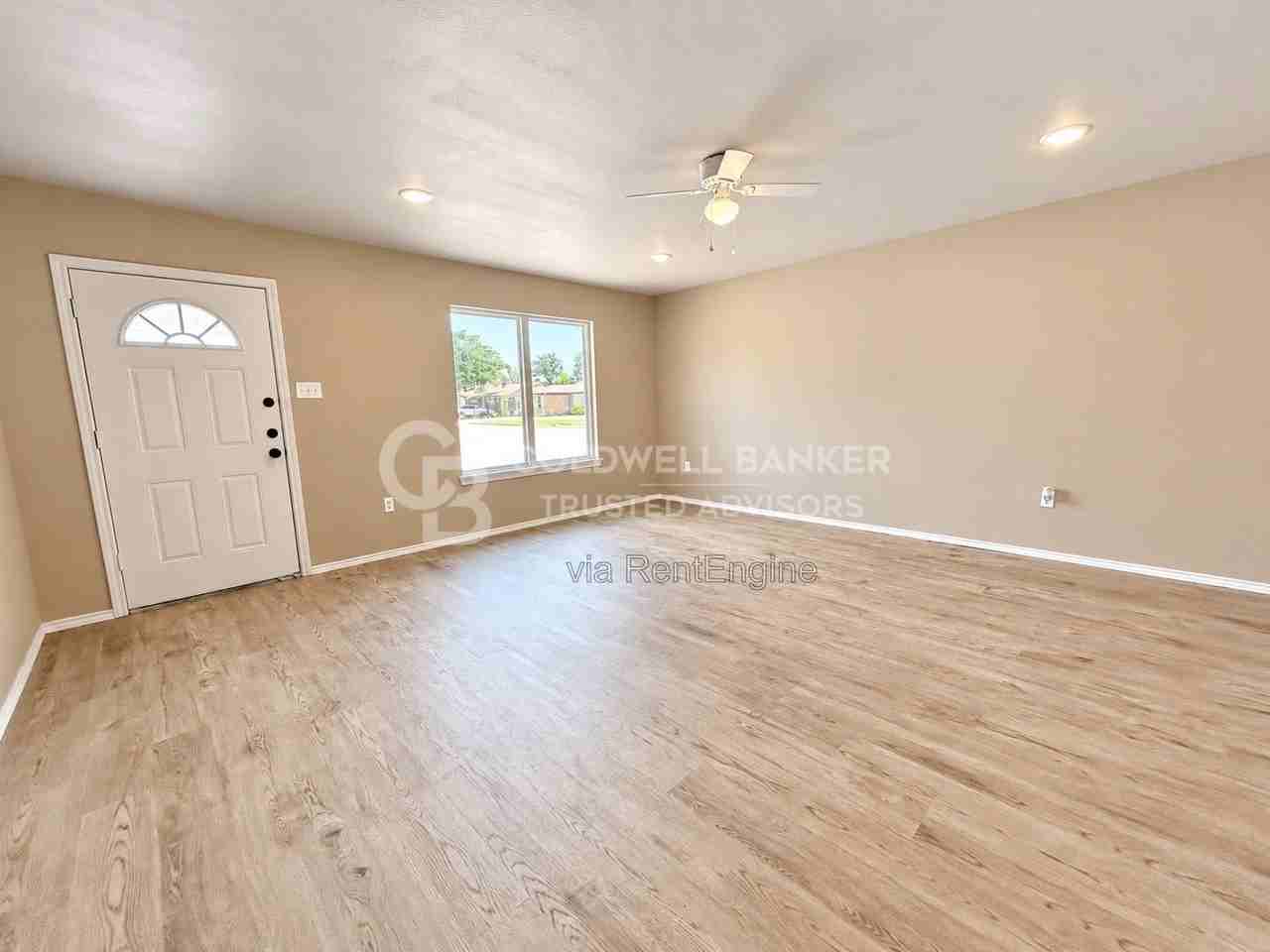 2501 N Avenue N - Photo 2 of 12