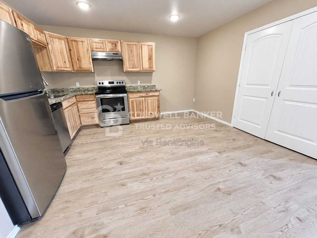 2501 N Avenue N - Photo 4 of 12