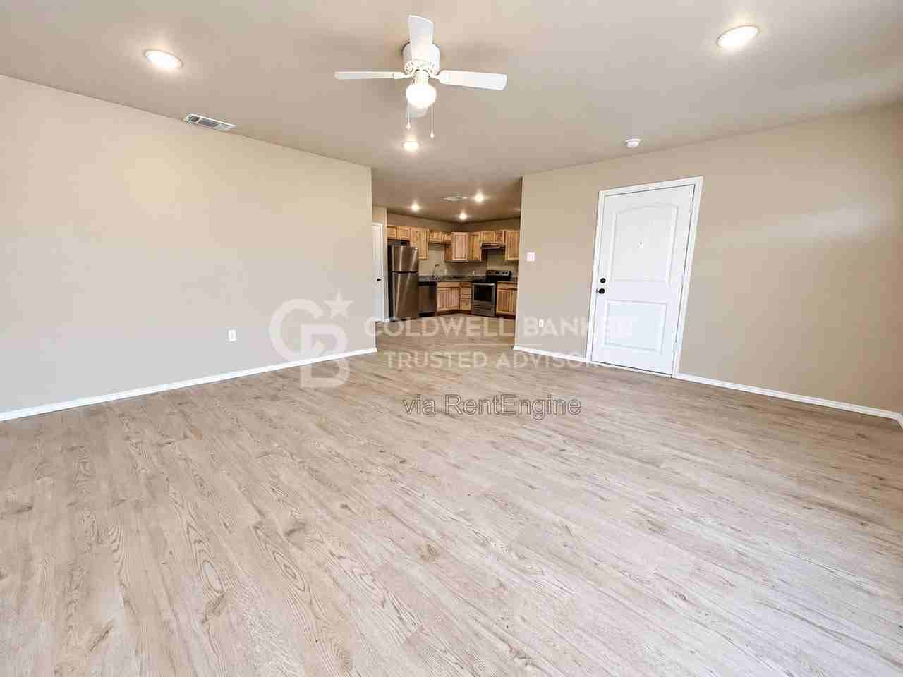 2501 N Avenue N - Photo 5 of 12