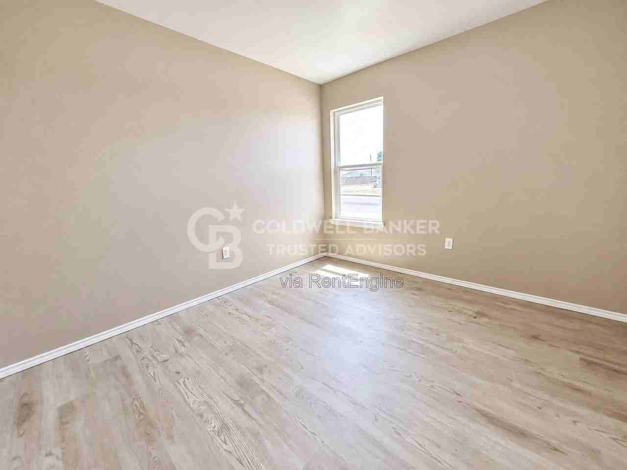 2501 N Avenue N - Photo 6 of 12