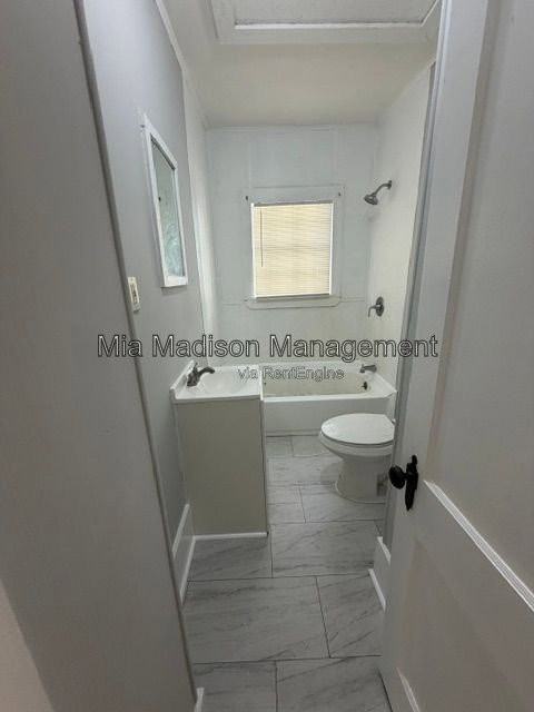 205 Mcintyre St - Photo 7 of 12