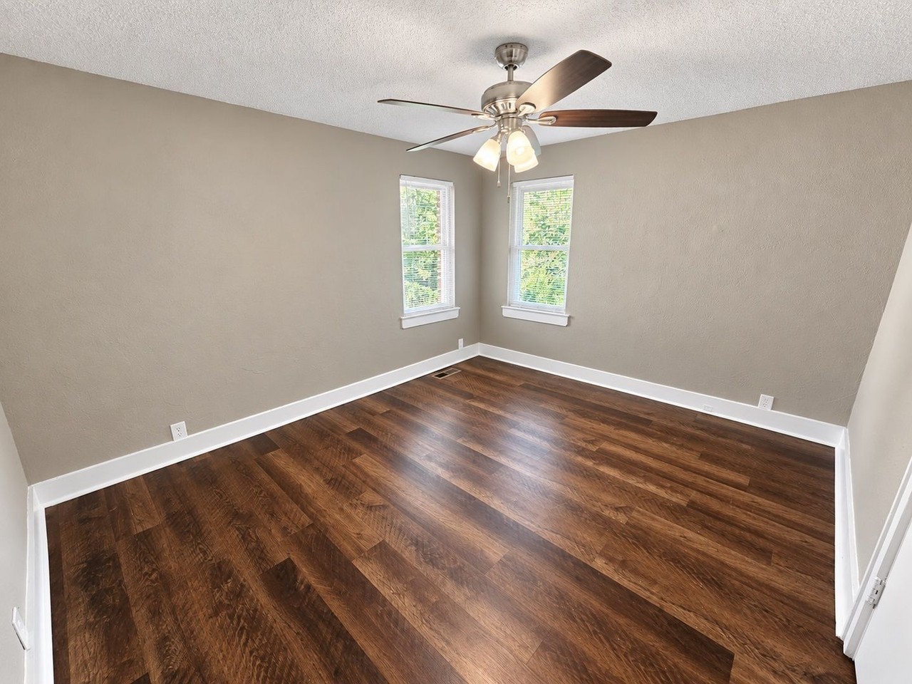 403 Warren St - Photo 6 of 13