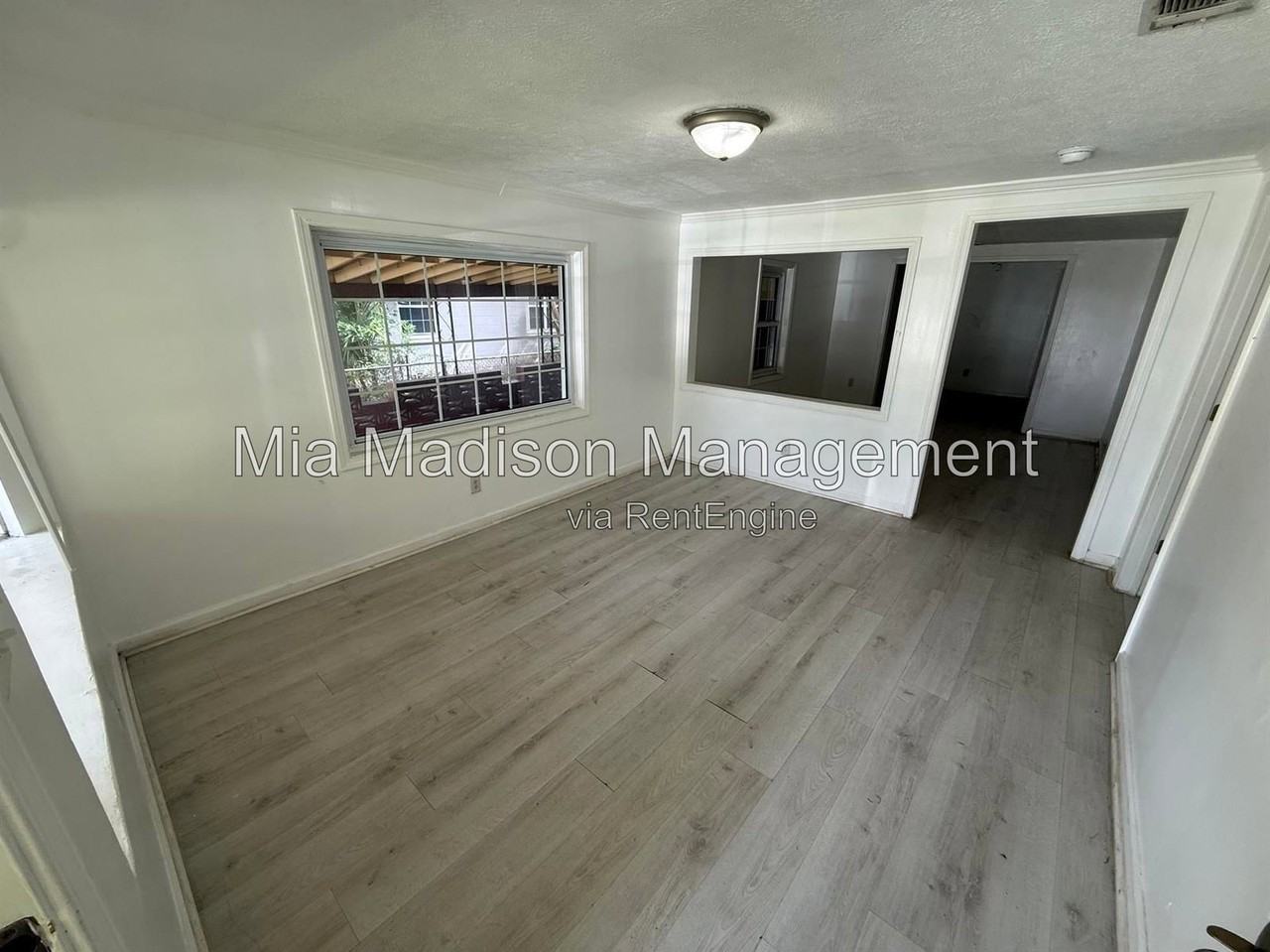 914 Bowden St - Photo 3 of 22