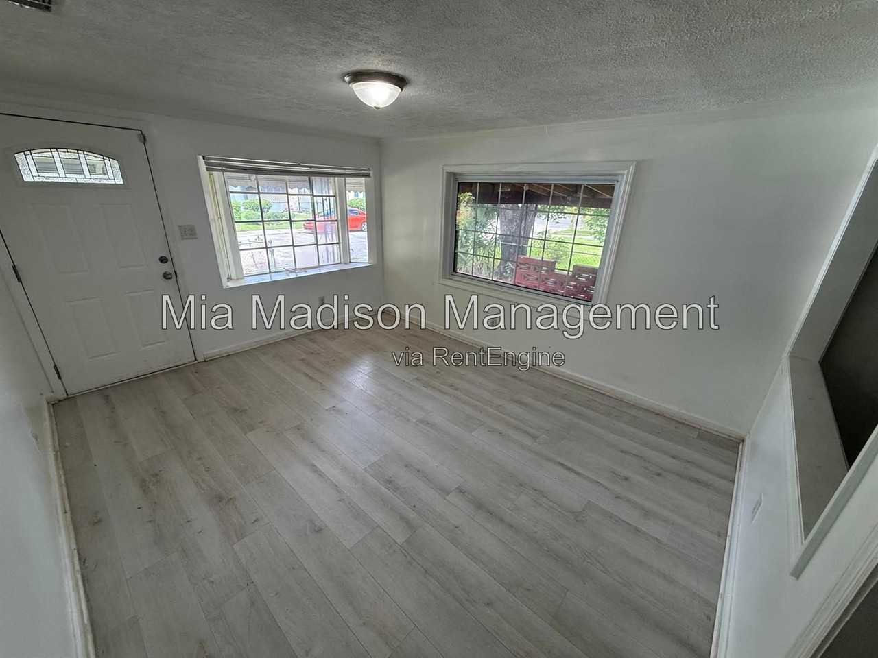 914 Bowden St - Photo 4 of 22
