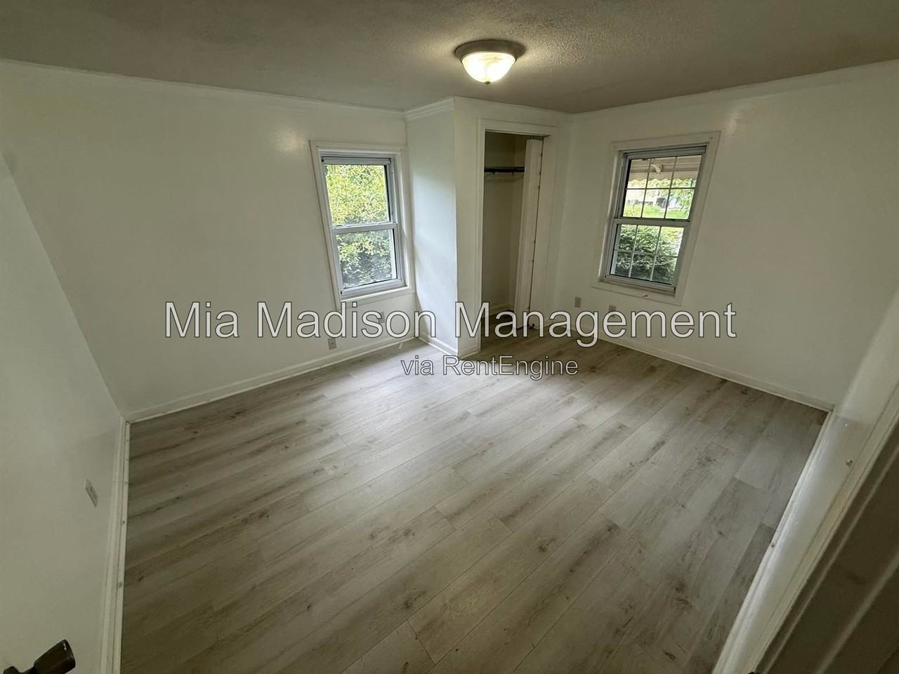 914 Bowden St - Photo 5 of 22