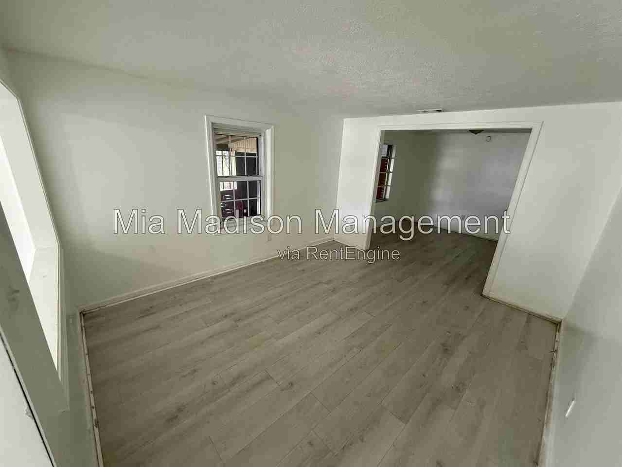 914 Bowden St - Photo 6 of 22