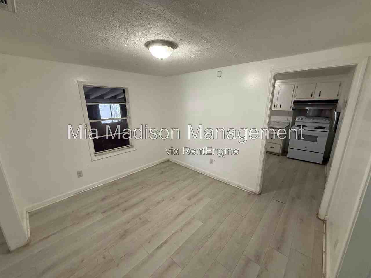 914 Bowden St - Photo 7 of 22