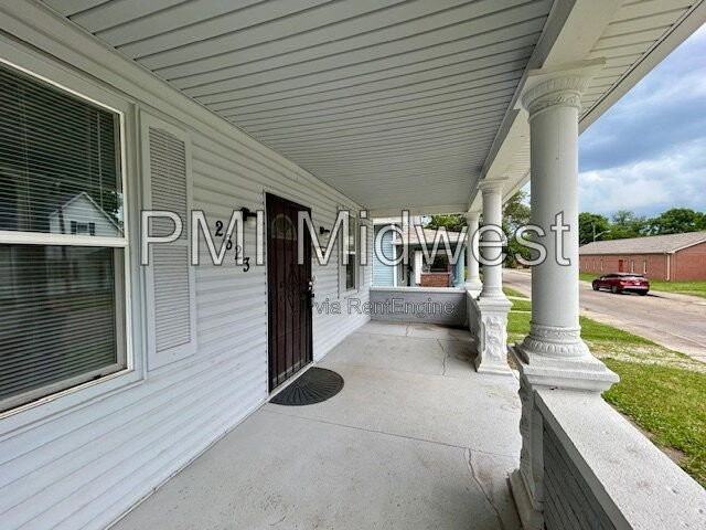2623 Indianapolis Ave - Photo 3 of 26