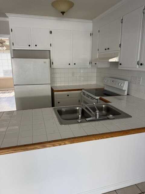3930 Sterling Pointe Dr - Photo 6 of 17