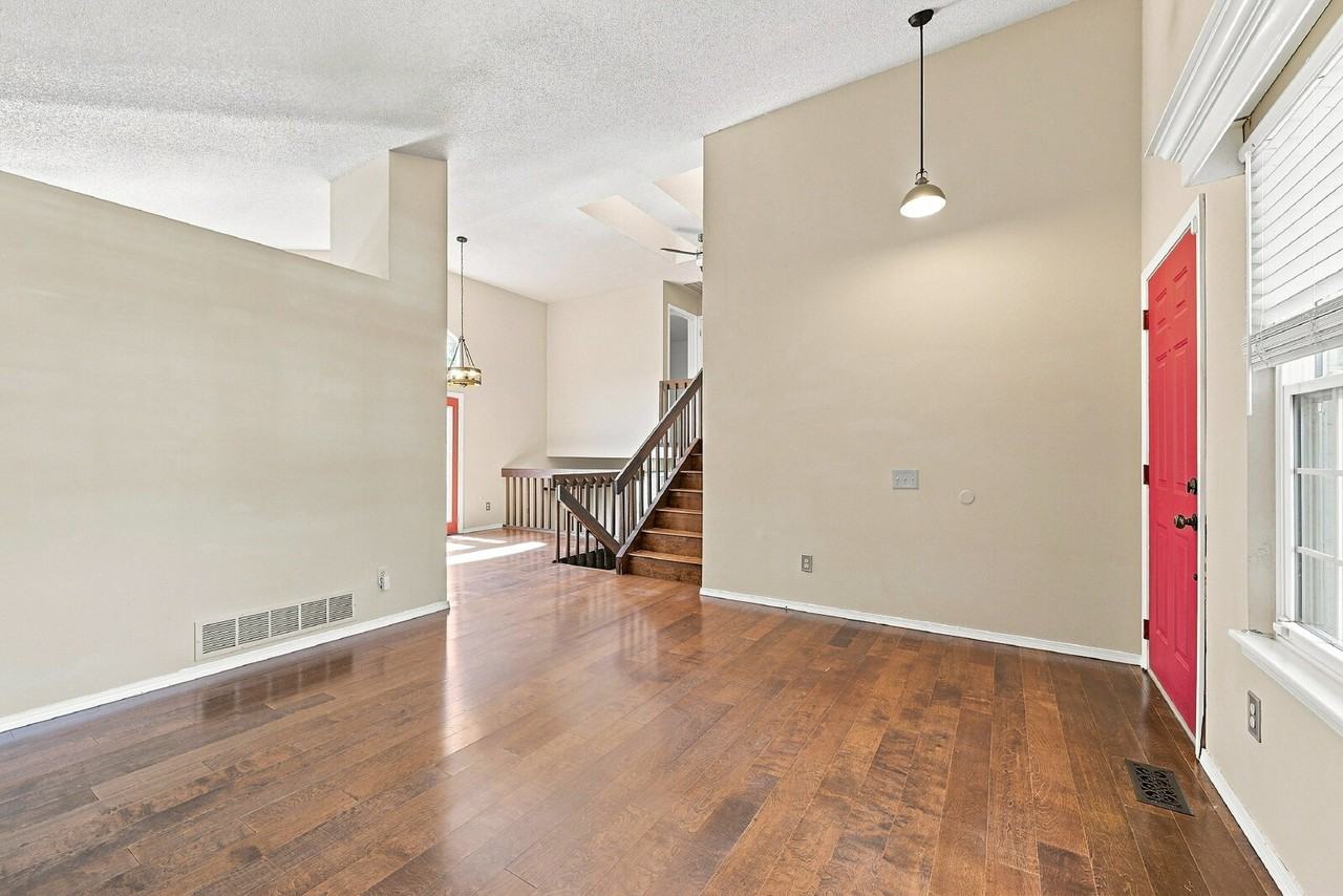 982 Thames St - Photo 5 of 43