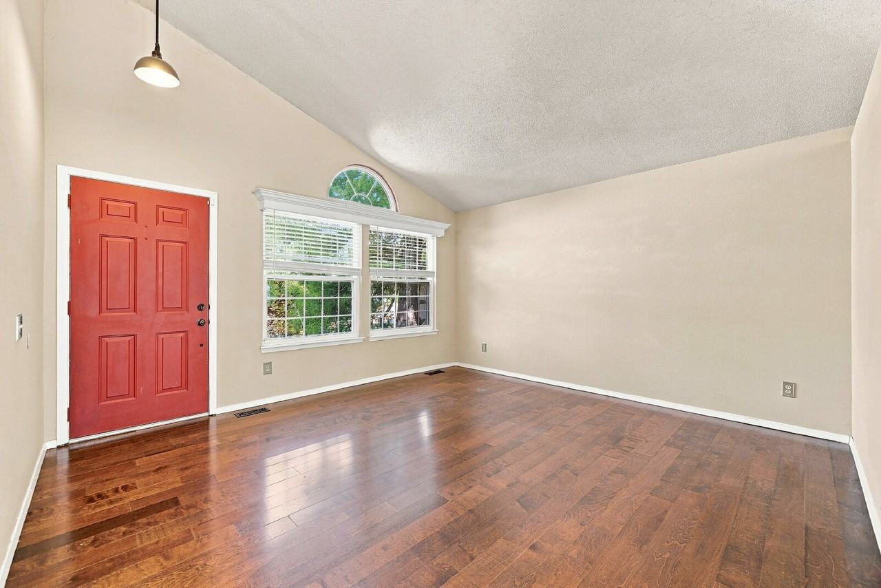982 Thames St - Photo 6 of 43